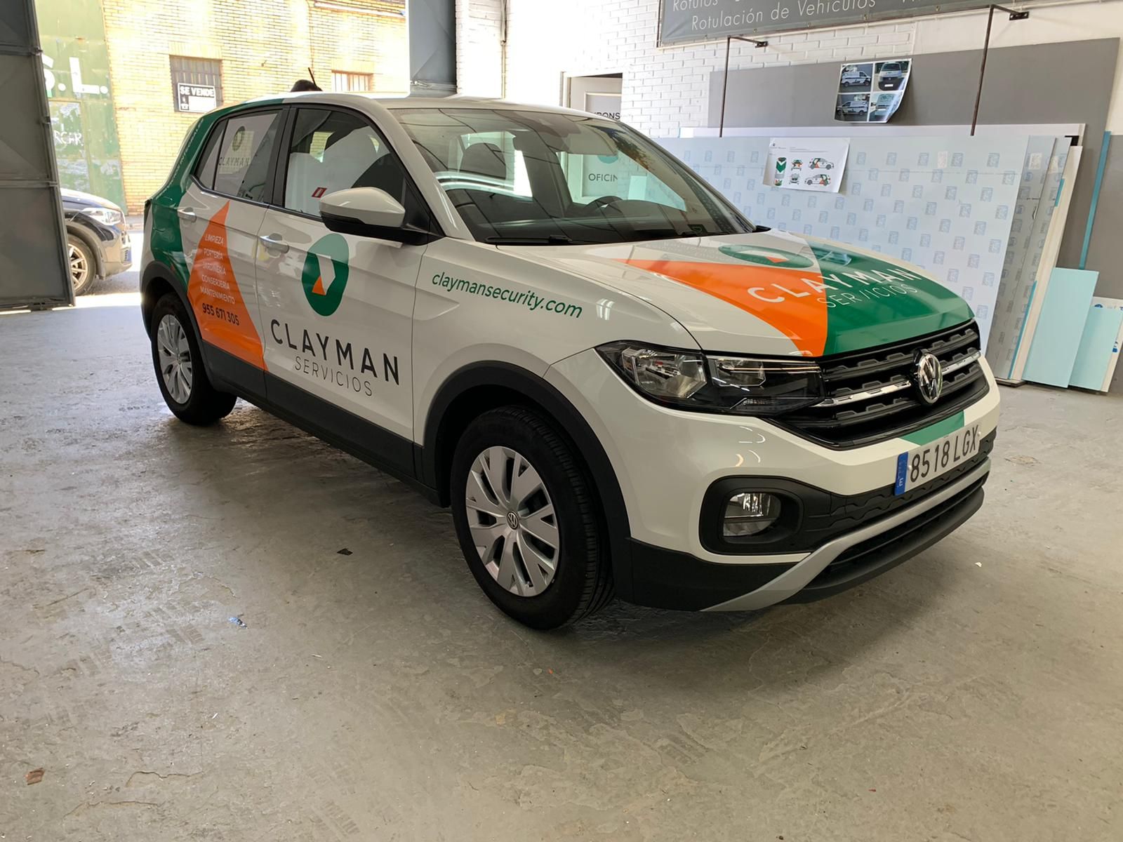 Rotulación integral de vehículos para Clayman Servicios en Sevilla